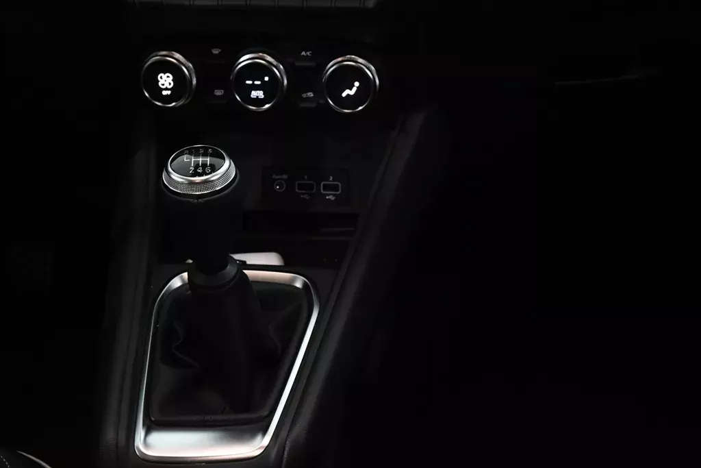 Renault Captur 1.0 TCe Techno 28