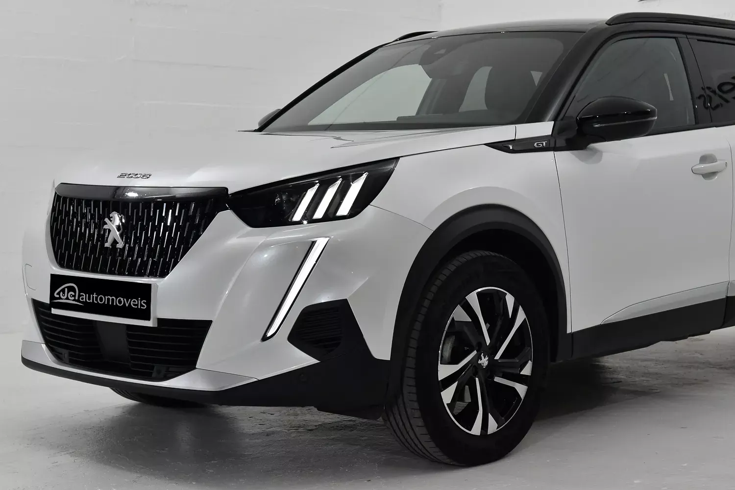 Peugeot 2008 1.2 PureTech GT EAT8 6