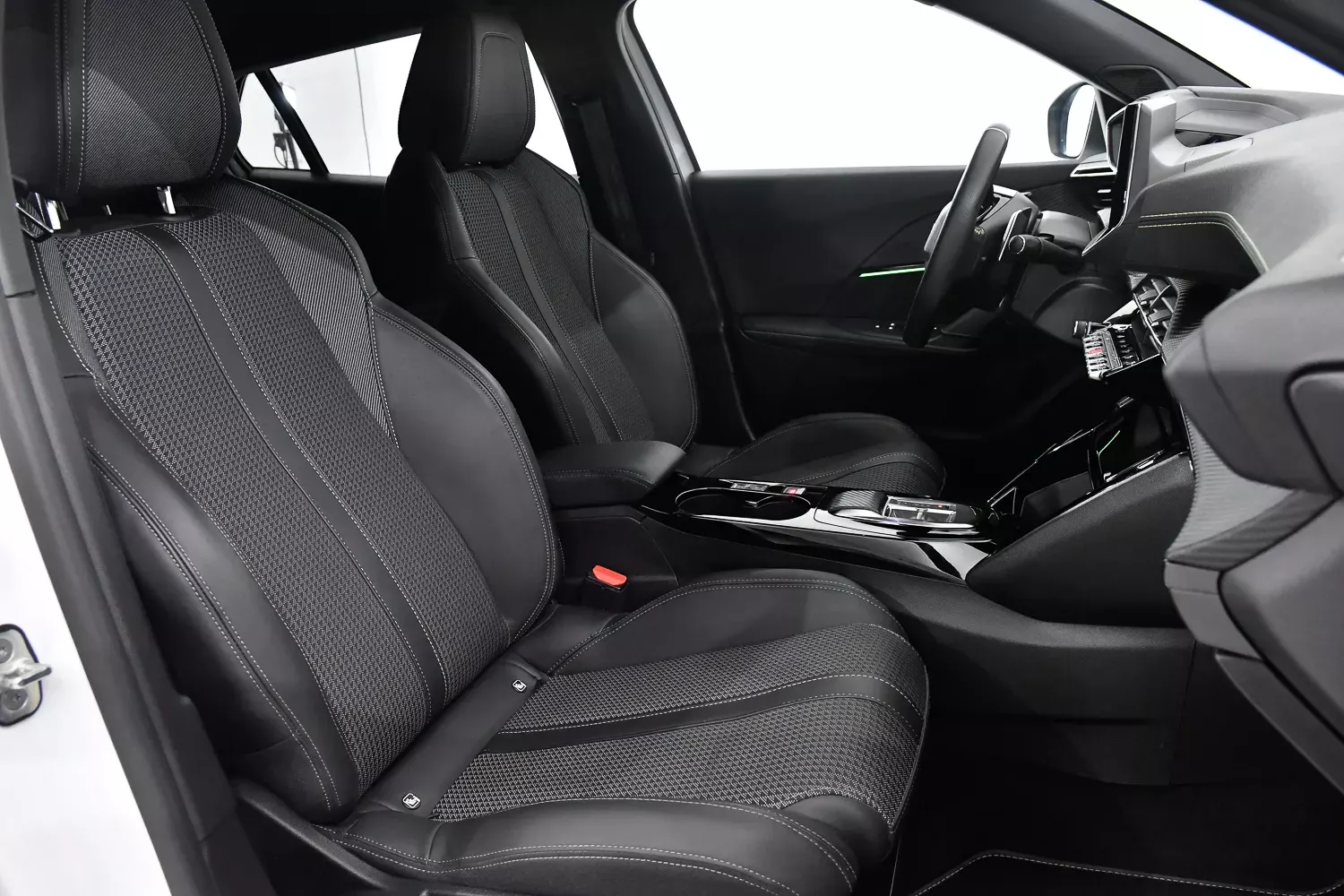 Peugeot 2008 1.2 PureTech GT EAT8 14