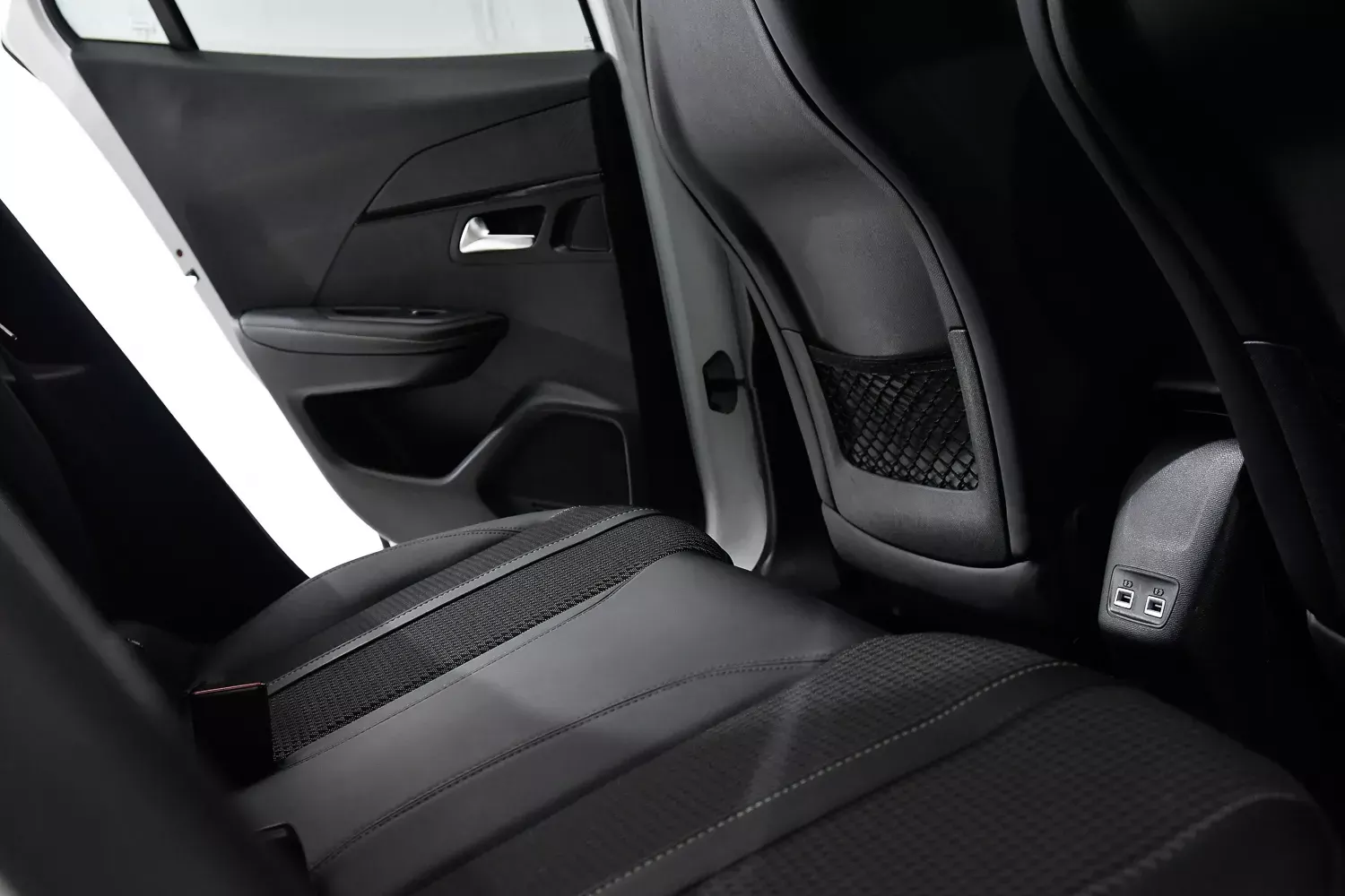 Peugeot 2008 1.2 PureTech GT EAT8 15