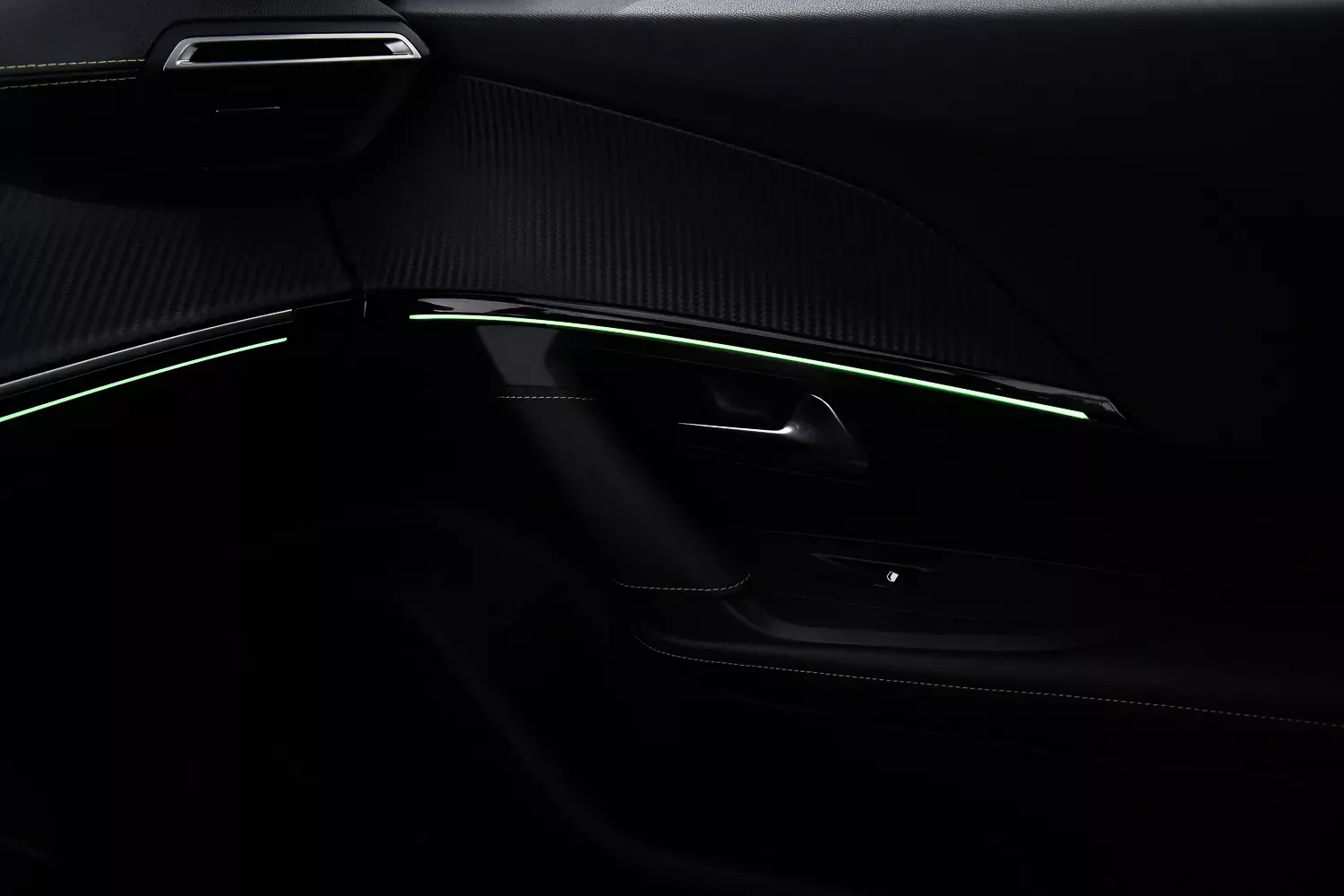 Peugeot 2008 1.2 PureTech GT EAT8 24