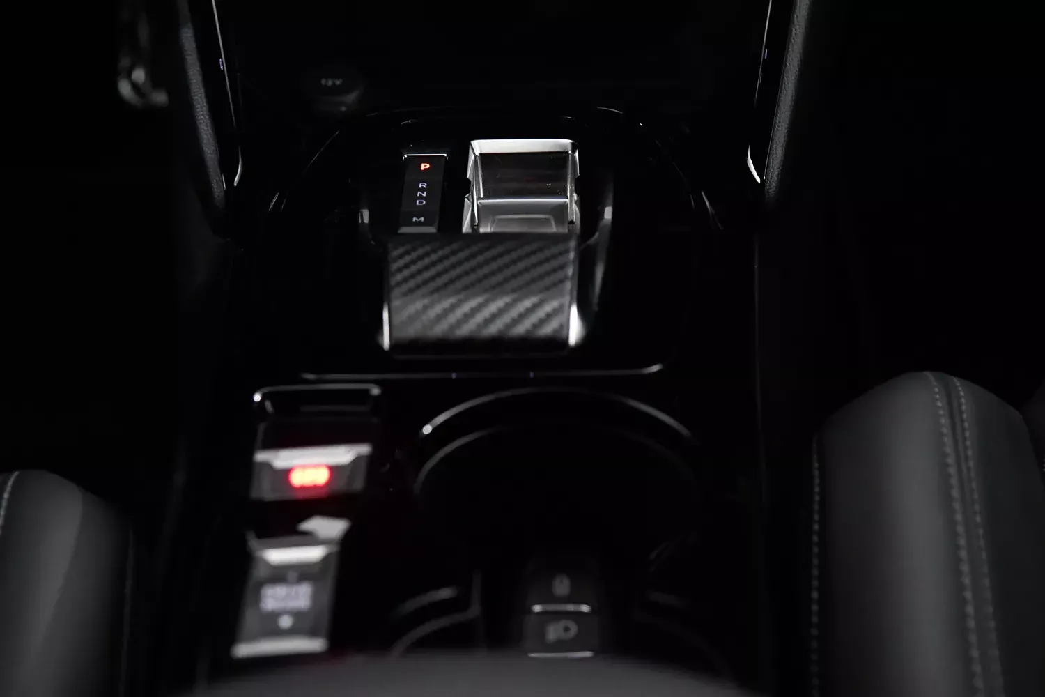 Peugeot 2008 1.2 PureTech GT EAT8 26