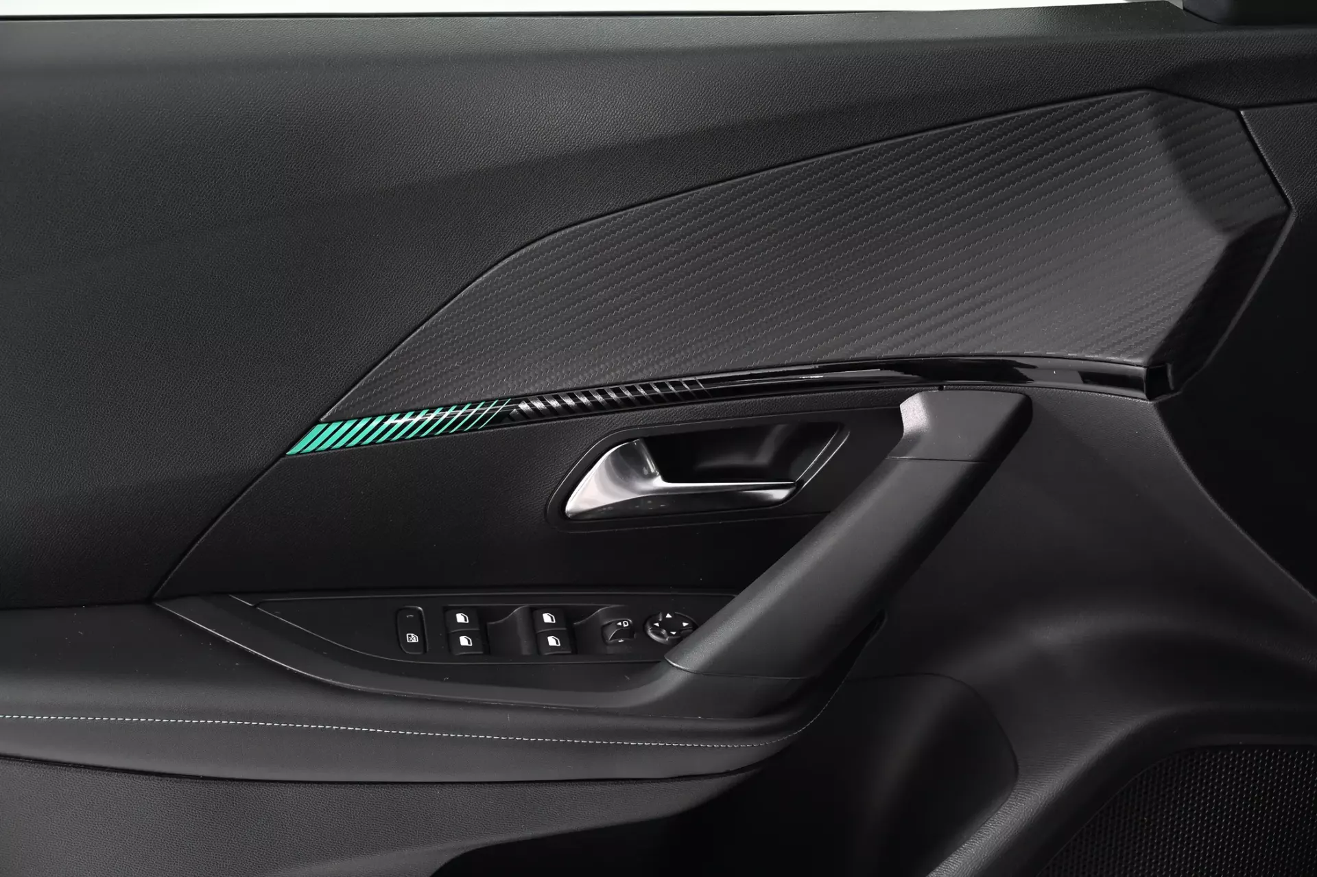 Peugeot 2008 1.2 PureTech Allure Pack EAT8 19