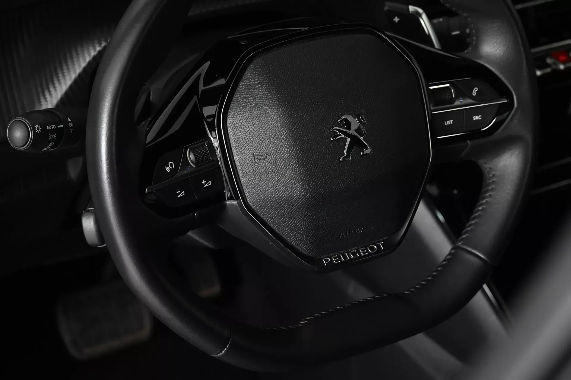 Peugeot 2008 1.2 PureTech Allure Pack EAT8 22