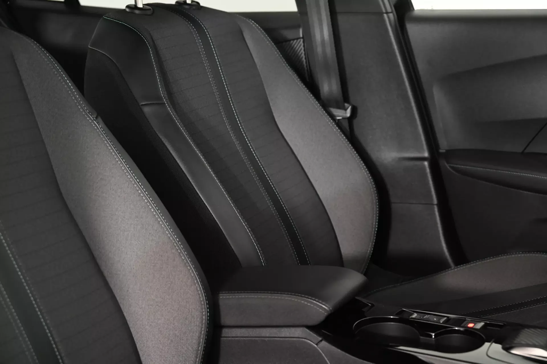 Peugeot 2008 1.2 PureTech Allure Pack EAT8 25