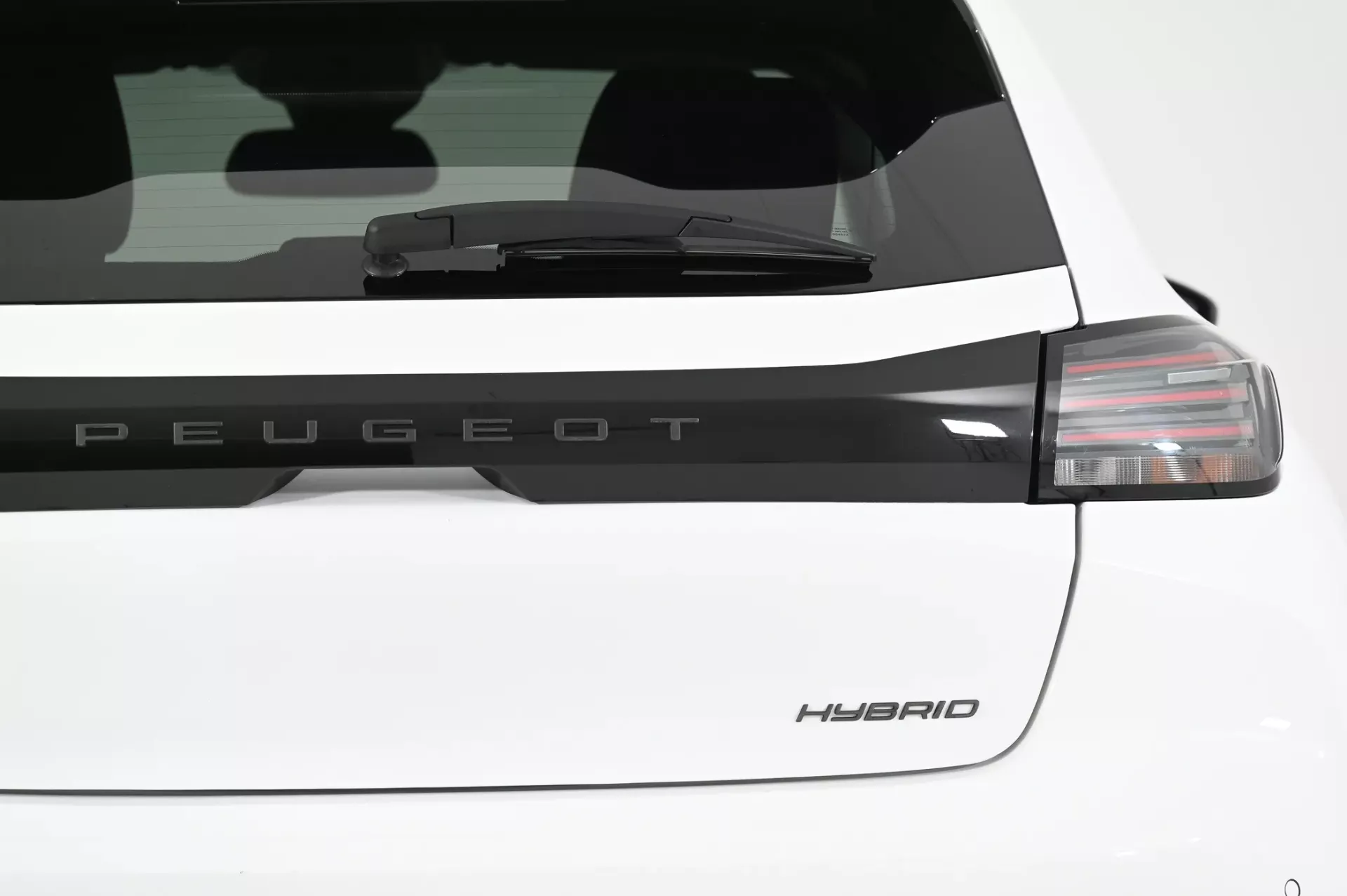 Peugeot 208 1.2 Hybrid Allure e-DCS6 12