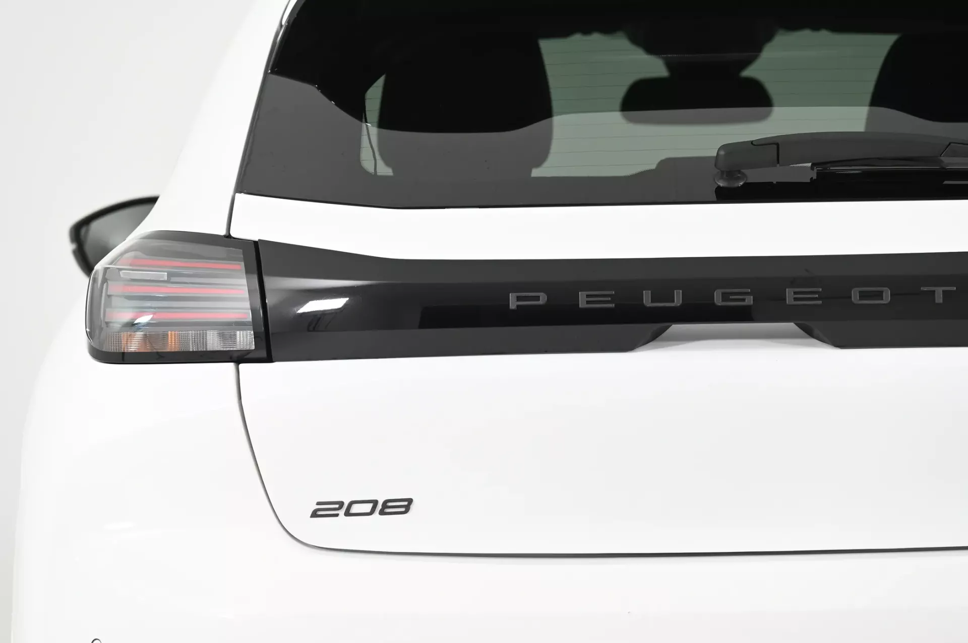 Peugeot 208 1.2 Hybrid Allure e-DCS6 11