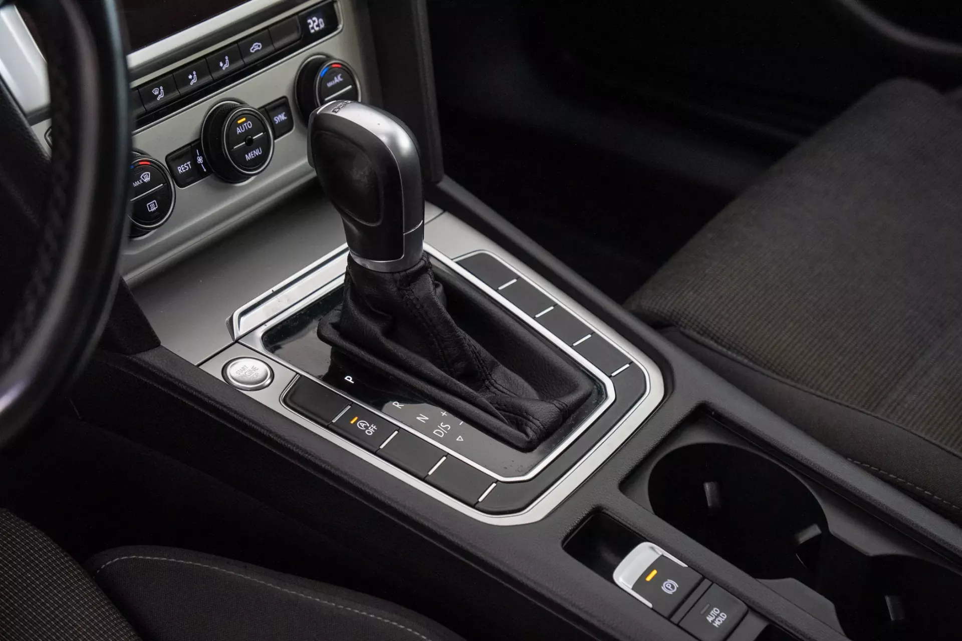 Volkswagen Passat Variant 2.0 TDi Confortline DSG 22