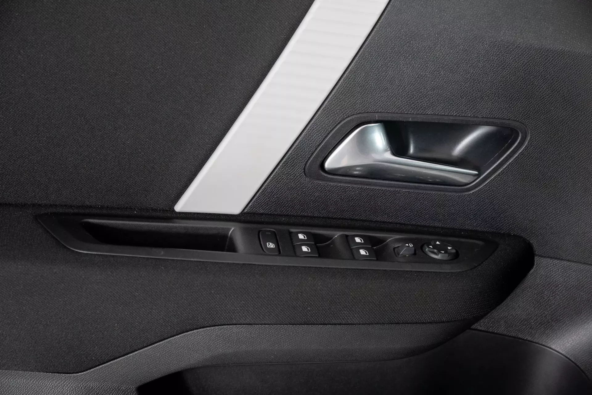 Citroën C4 1.2 Hybrid Plus e-DSC6 21