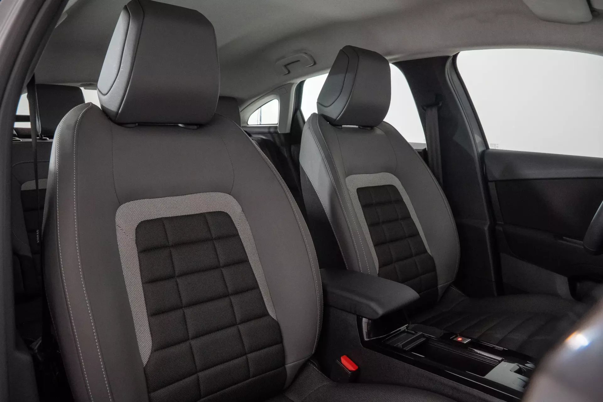 Citroën C4 1.2 Hybrid Plus e-DSC6 22