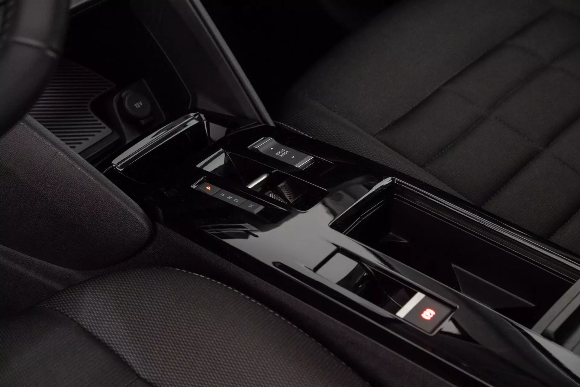 Citroën C4 1.2 Hybrid Plus e-DSC6 28