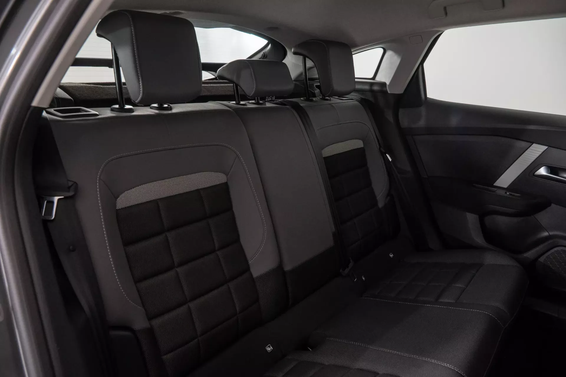 Citroën C4 1.2 Hybrid Plus e-DSC6 34