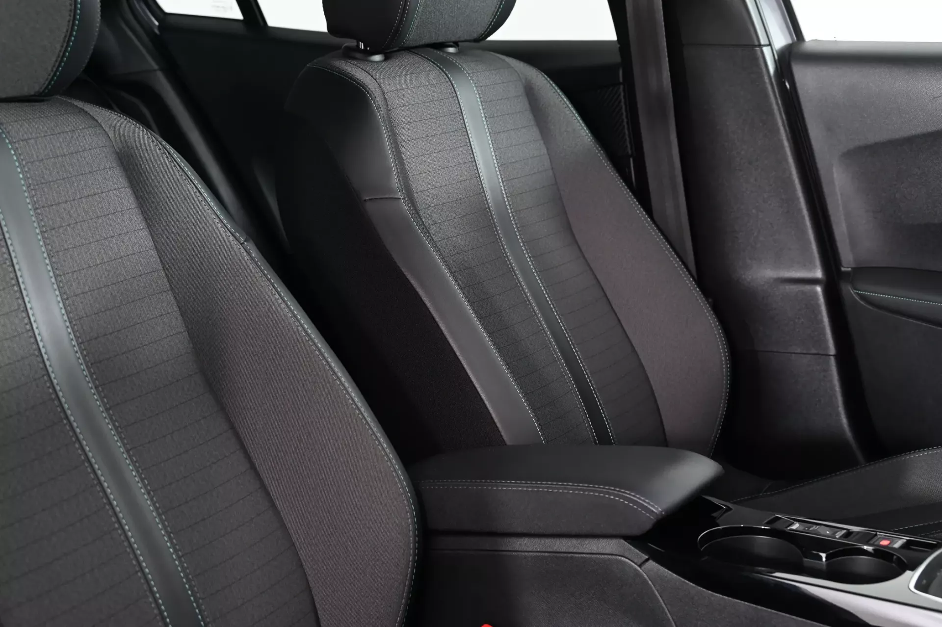 Peugeot 2008 1.2 PureTech Allure Pack 19