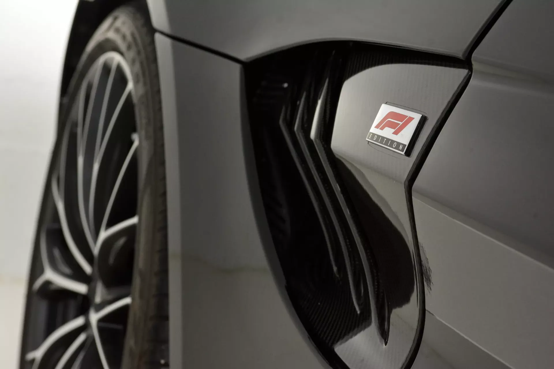 Aston Martin Vantage Roadster V8 F1 Edition 9