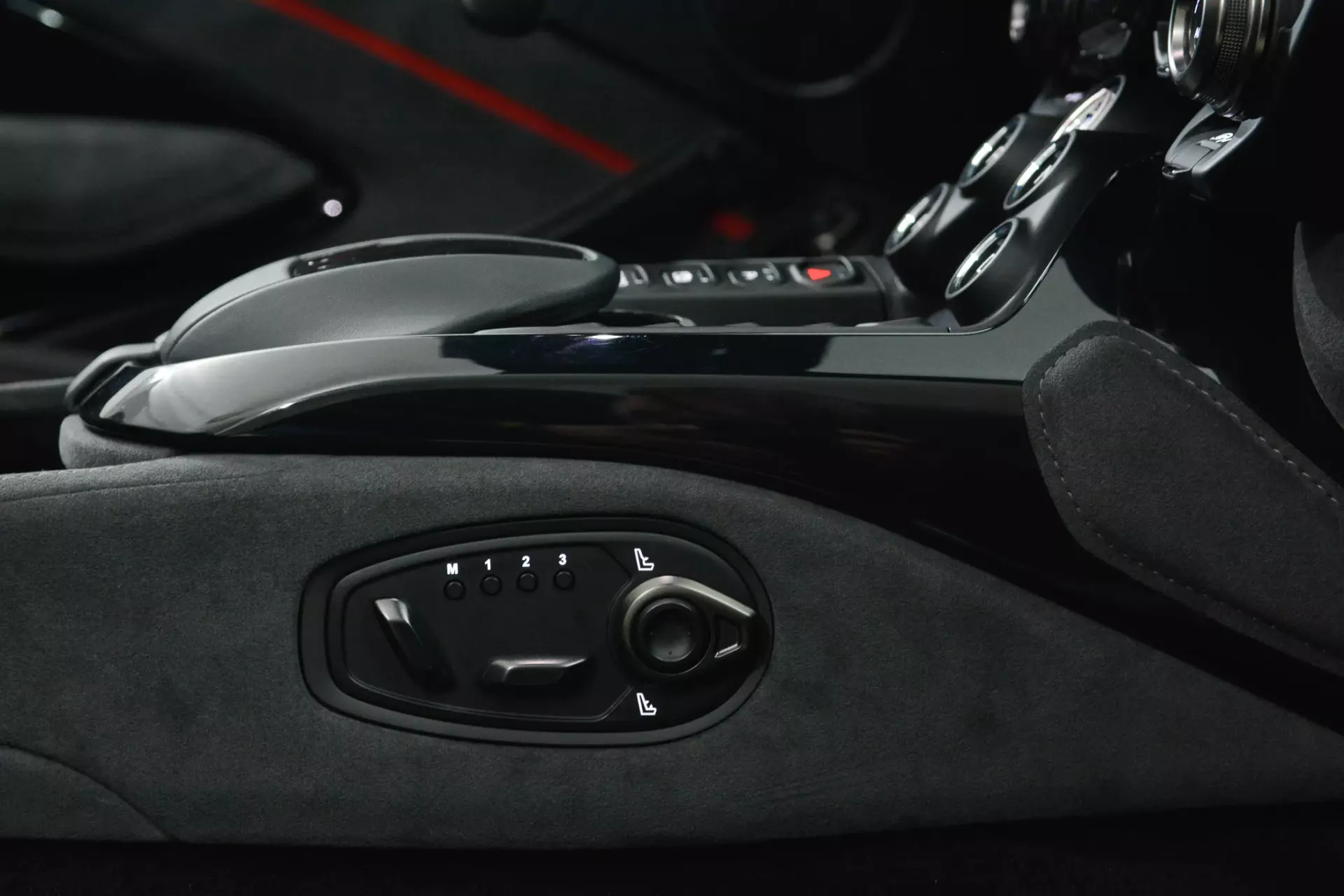 Aston Martin Vantage Roadster V8 F1 Edition 28