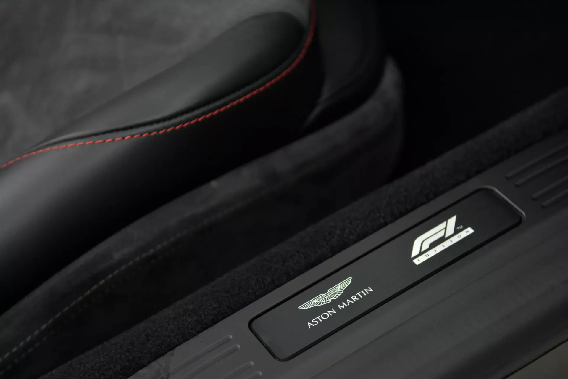 Aston Martin Vantage Roadster V8 F1 Edition 30