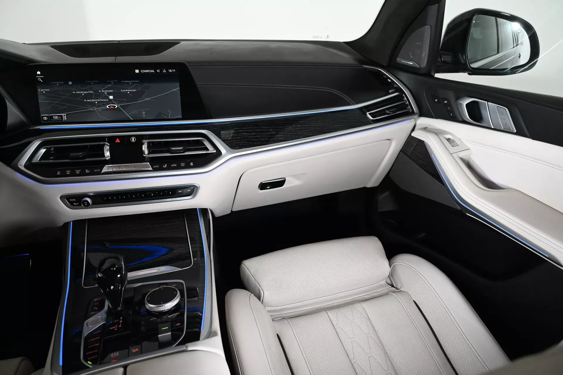 BMW X7 M50i 32