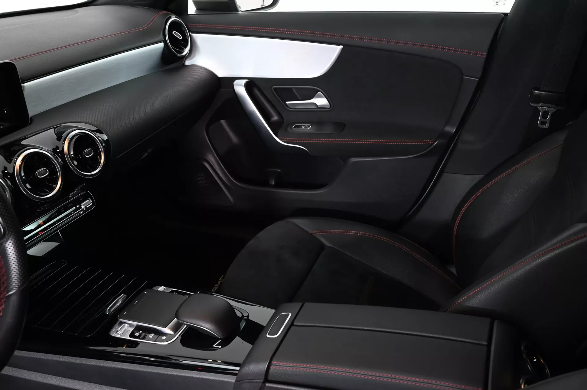 Mercedes-Benz CLA 200 d Shooting Brake AMG Line Aut. 21