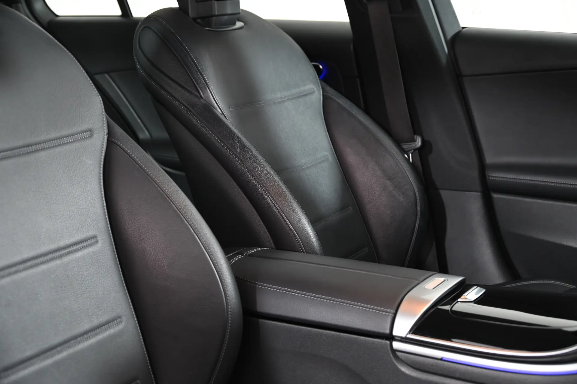 Mercedes-Benz C 300 e Avantgarde 26