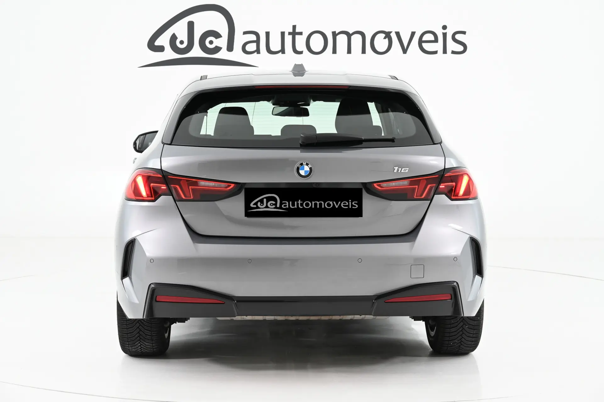 BMW 116 Standard 8
