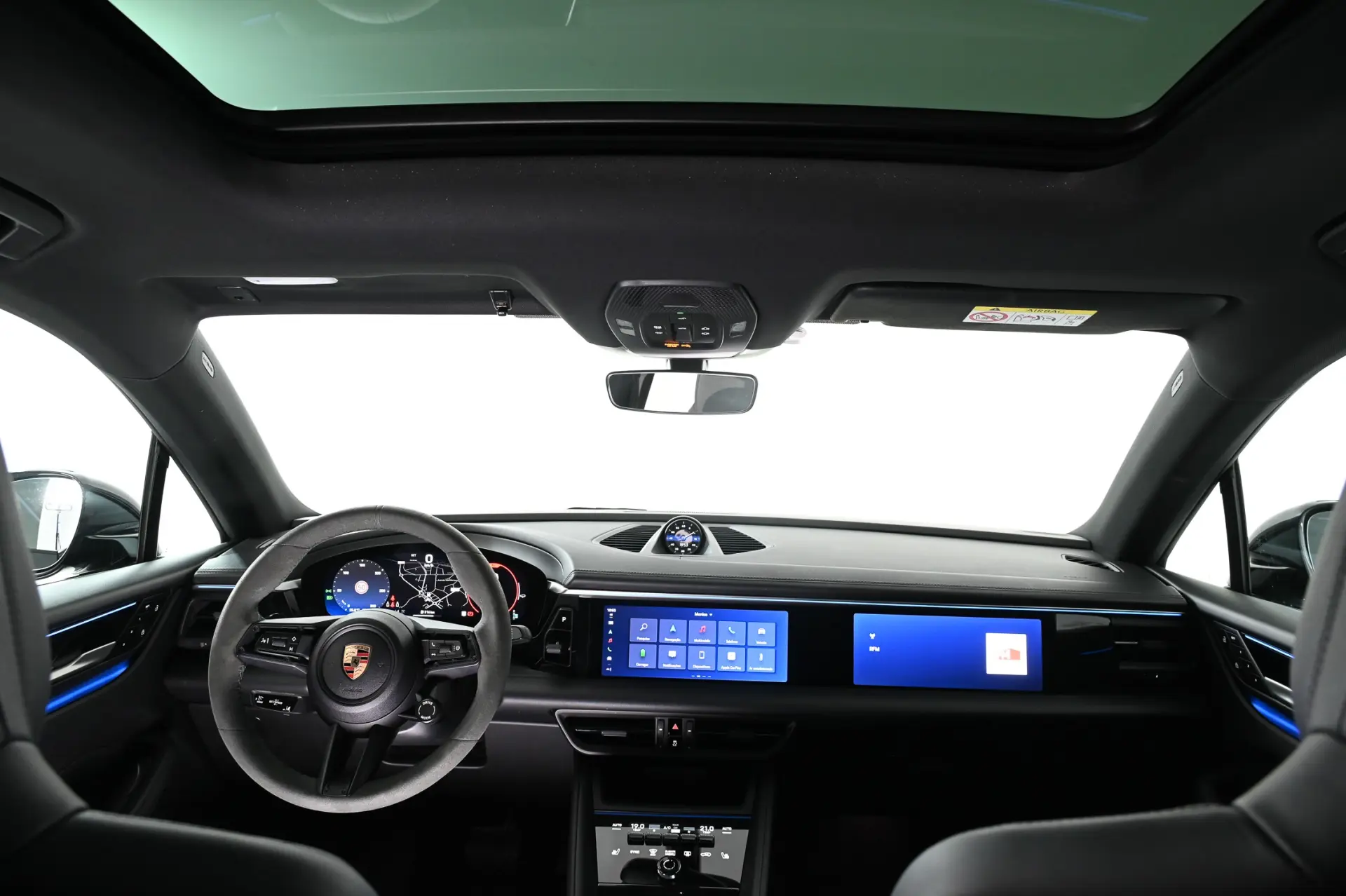 Porsche Macan Electric 4 18