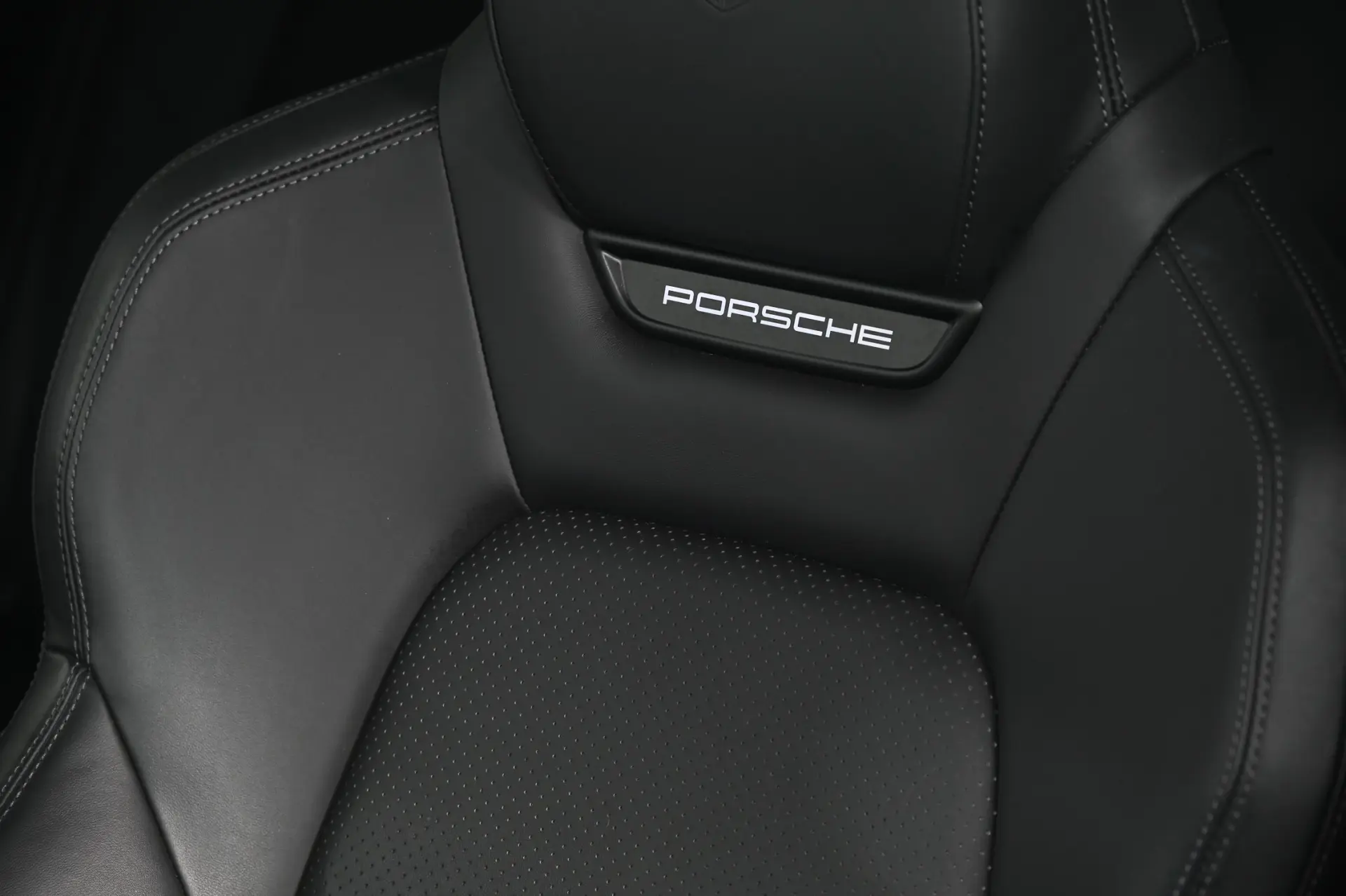 Porsche Macan Electric 4 22