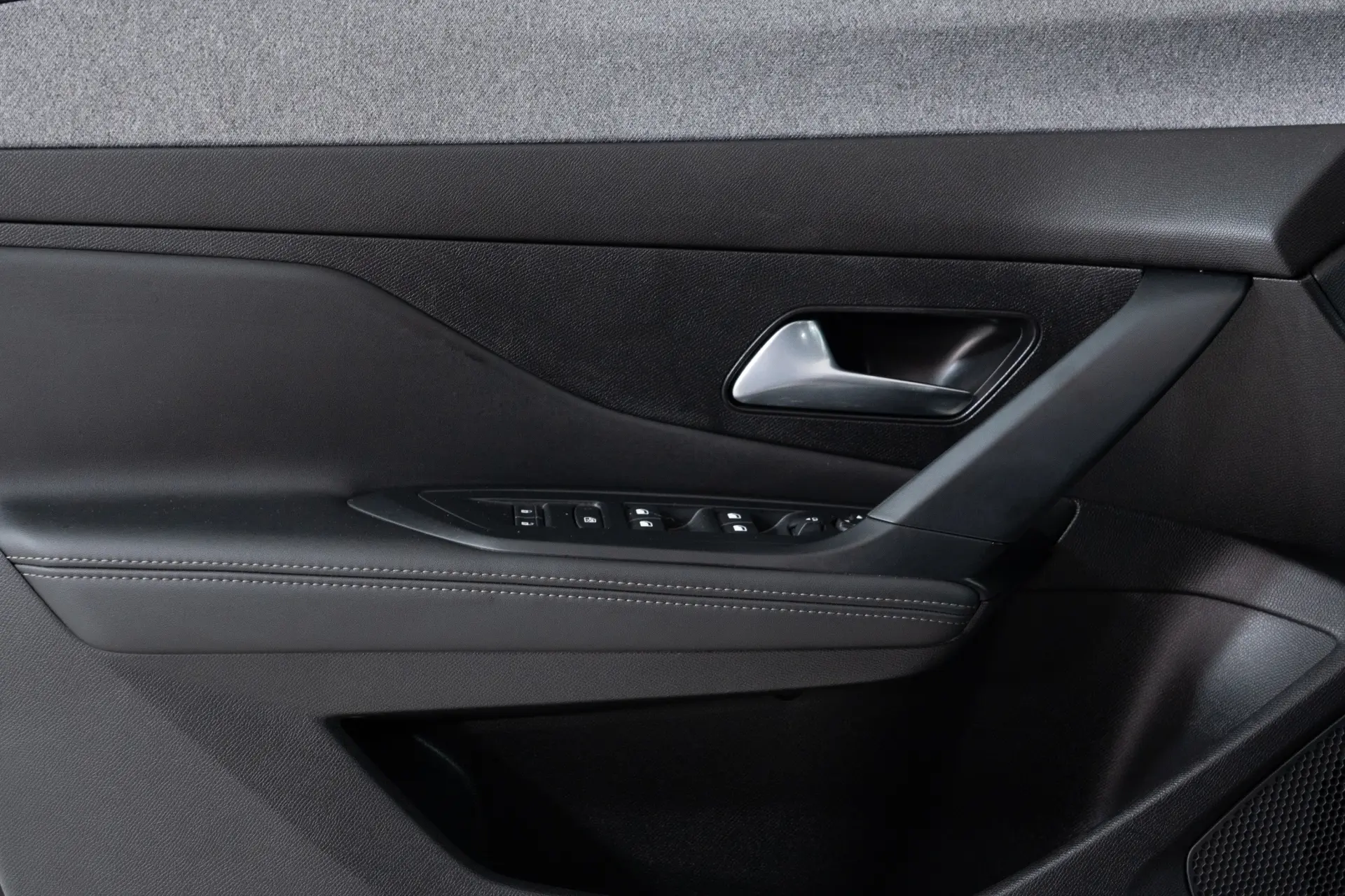 Peugeot 308 1.6 Hybrid Allure e-EAT8 32