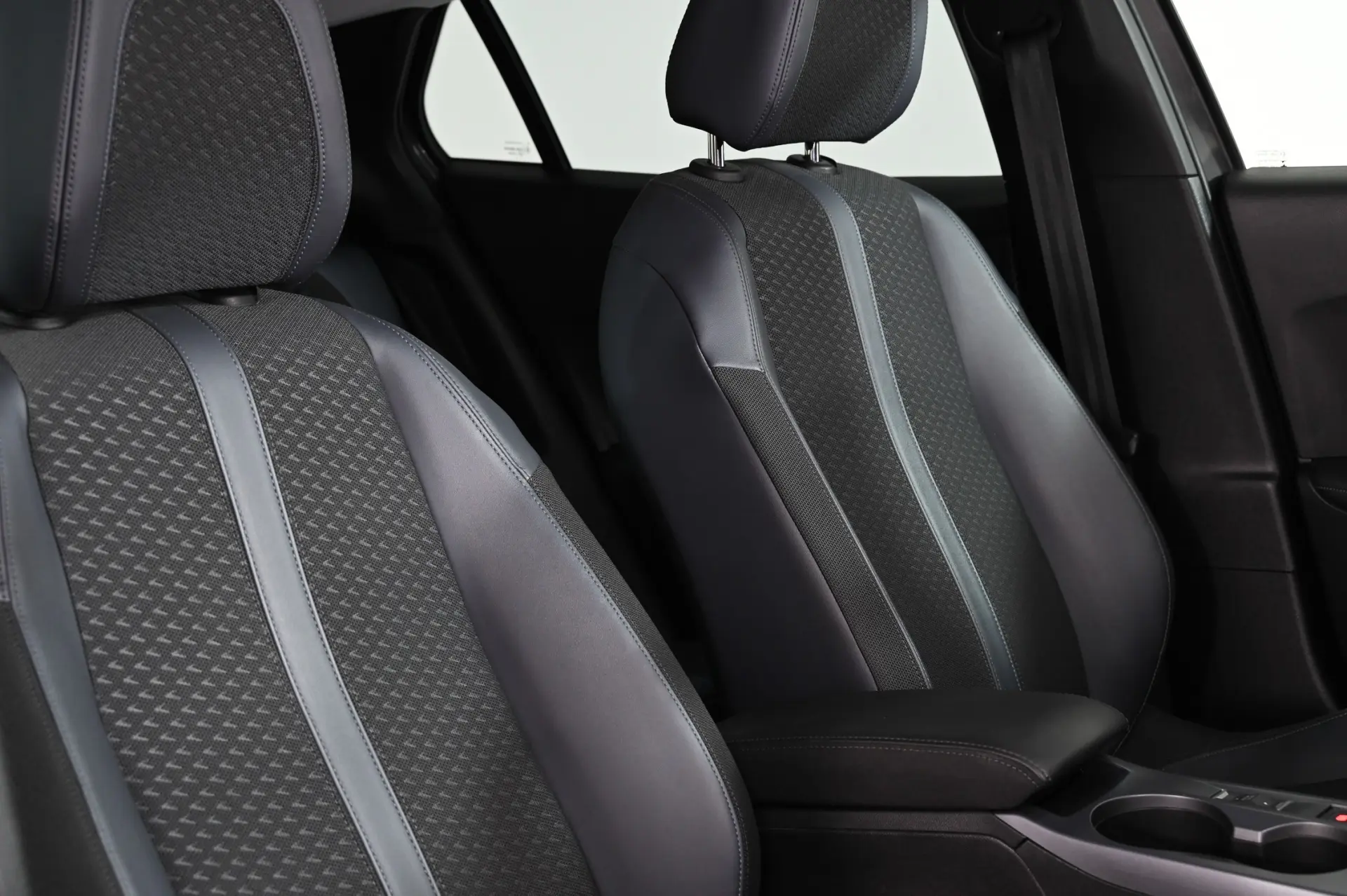Peugeot 2008 1.2 PureTech Allure Pack 21