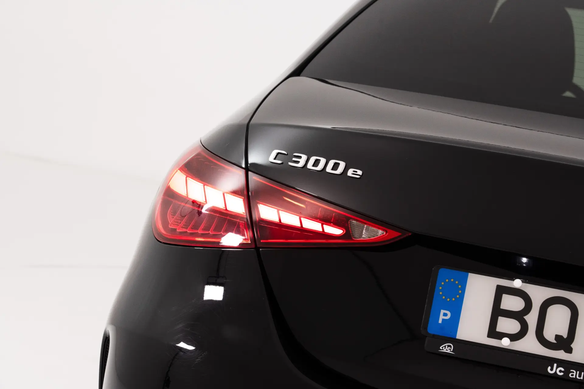 Mercedes-Benz C 300 e AMG Line 13