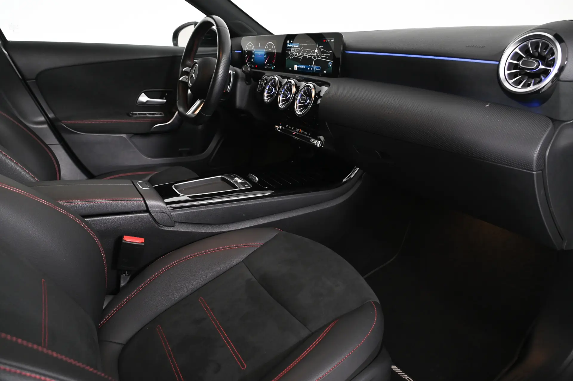 Mercedes-Benz A 200 Outro 15