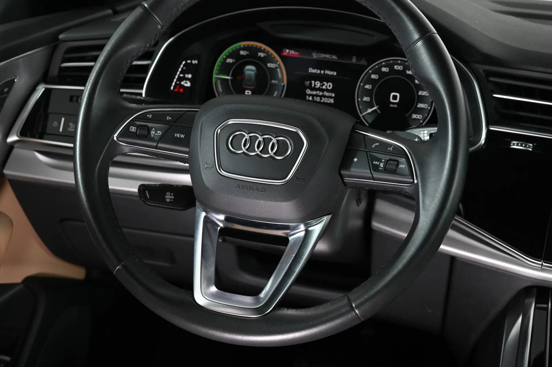 Audi Q8 55 TFSIe quattro Tiptronic 21