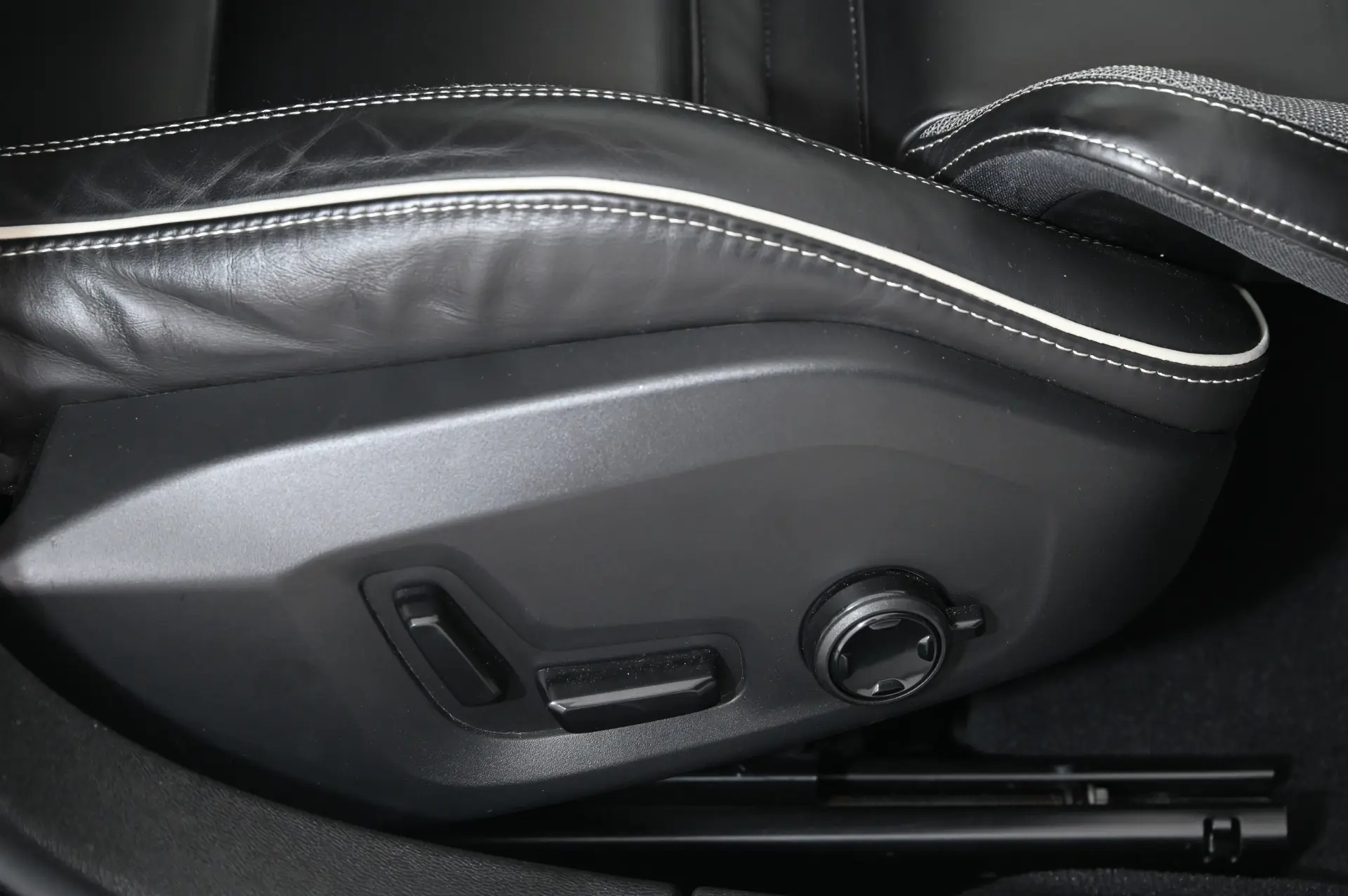 Volvo S60 2.0 T8 PHEV Polestar AWD 28