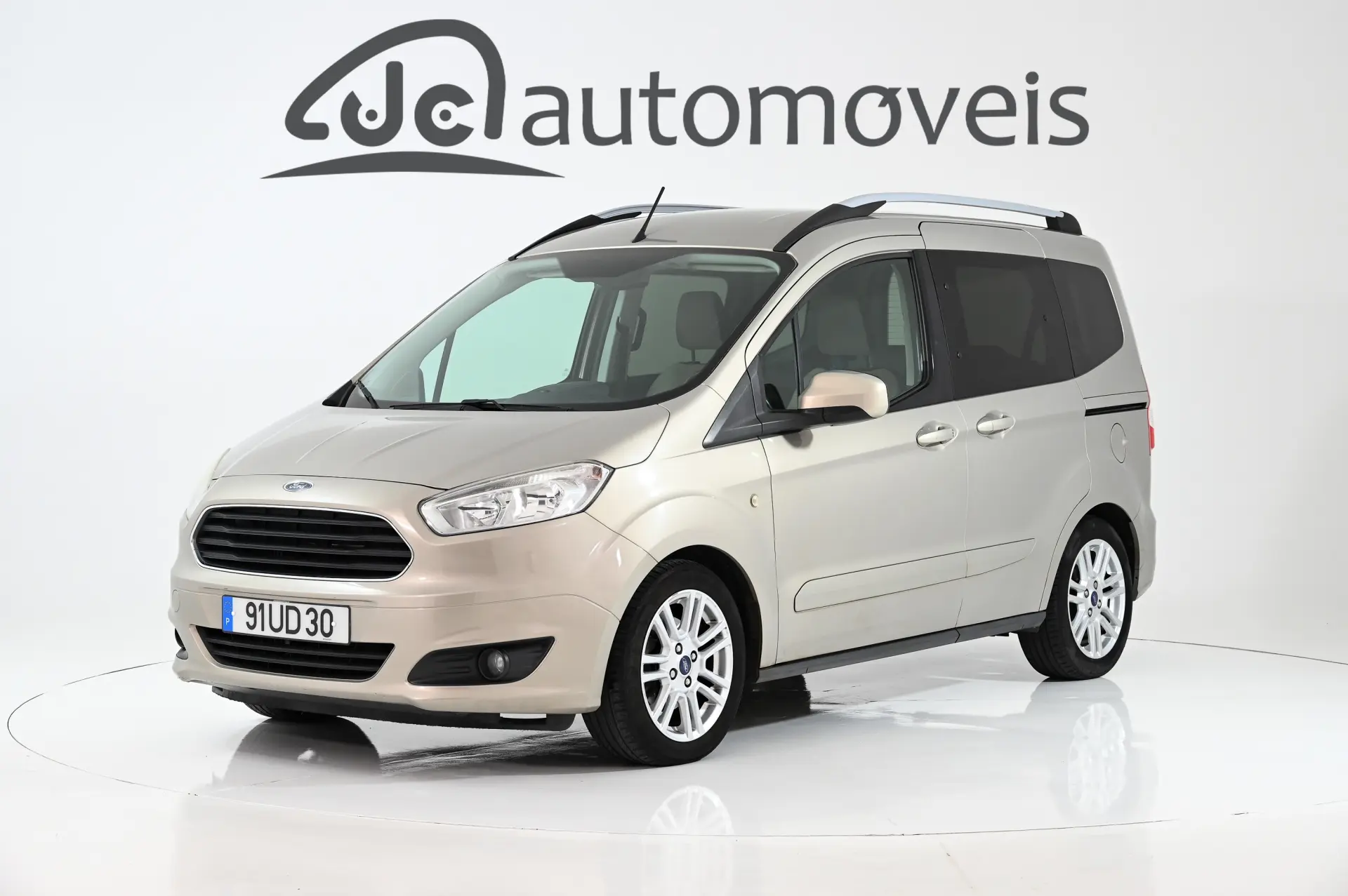 Ford Tourneo Courier 1.0 EcoBoost Titanium 13