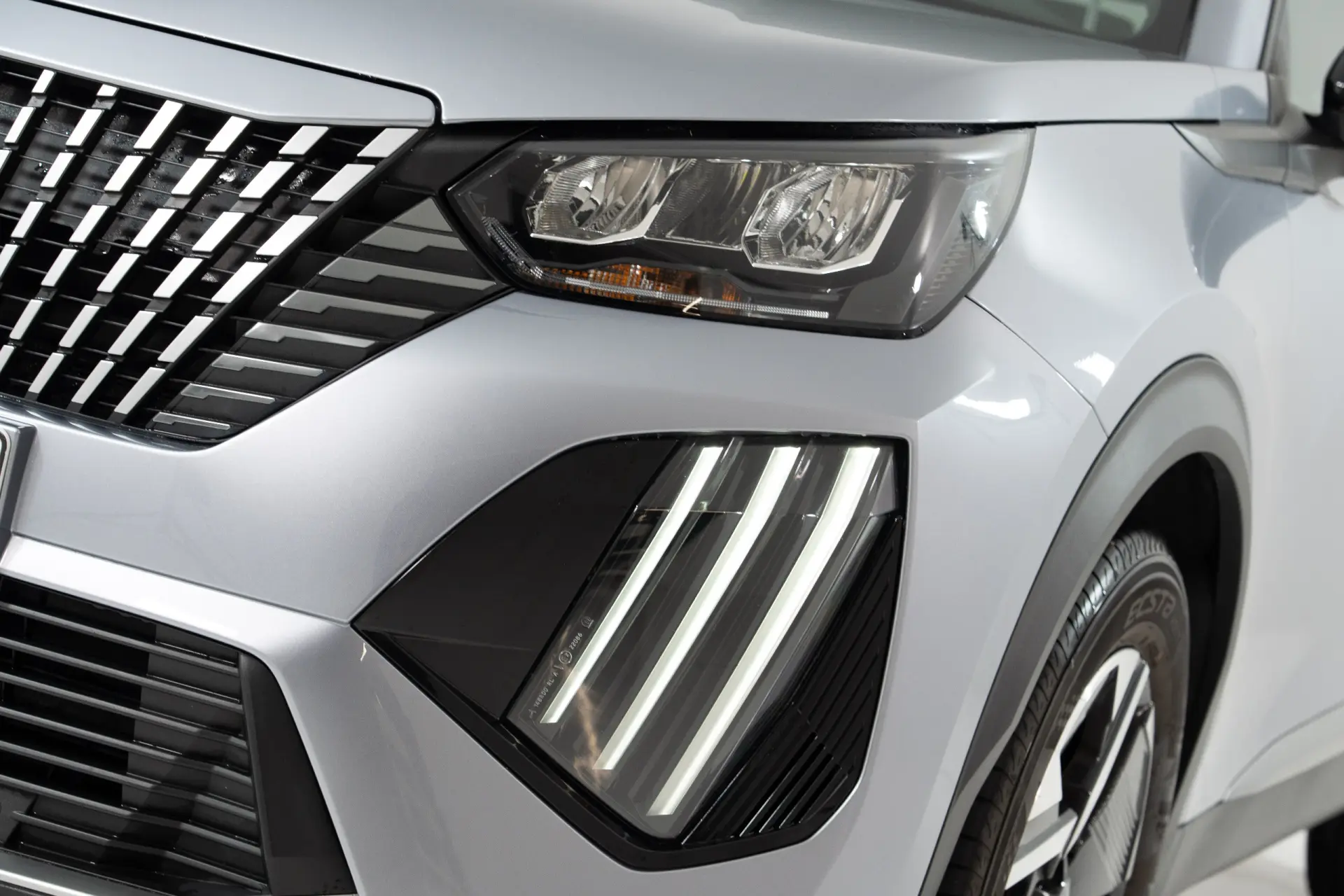 Peugeot 2008 1.2 PureTech Allure Pack EAT8 18