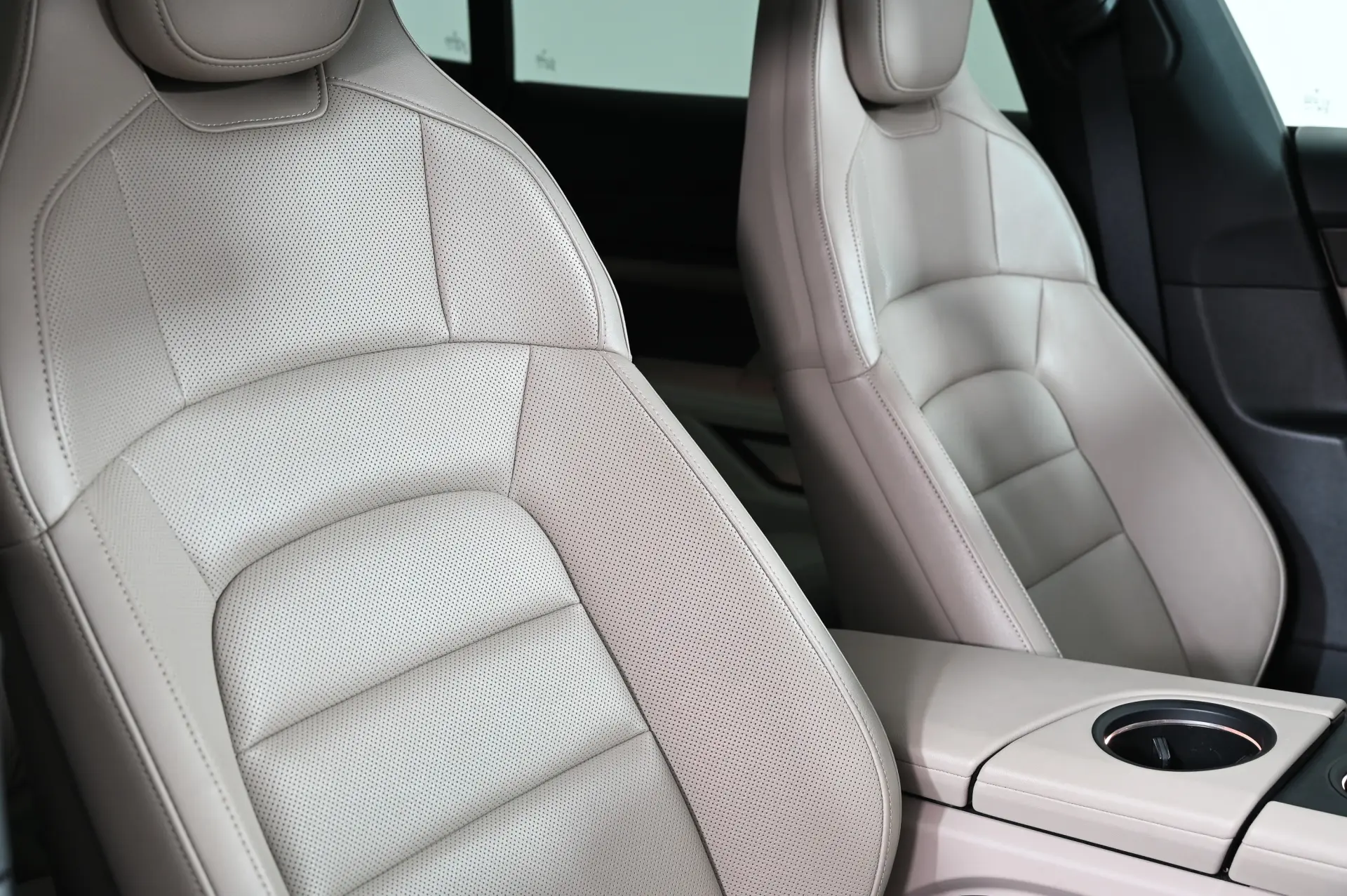 Porsche Taycan Sport Turismo 4S 26