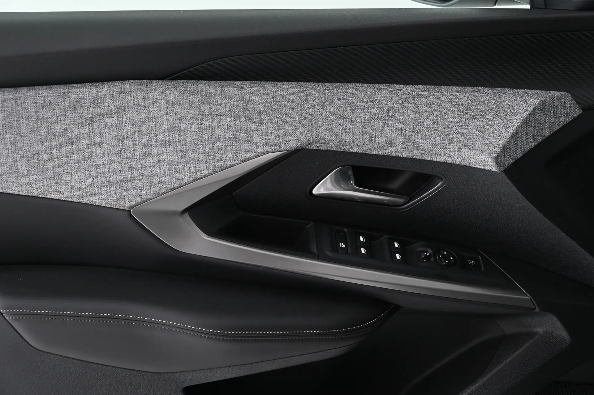 Peugeot 5008 1.2 Hybrid Allure Pack e-DCS6 24