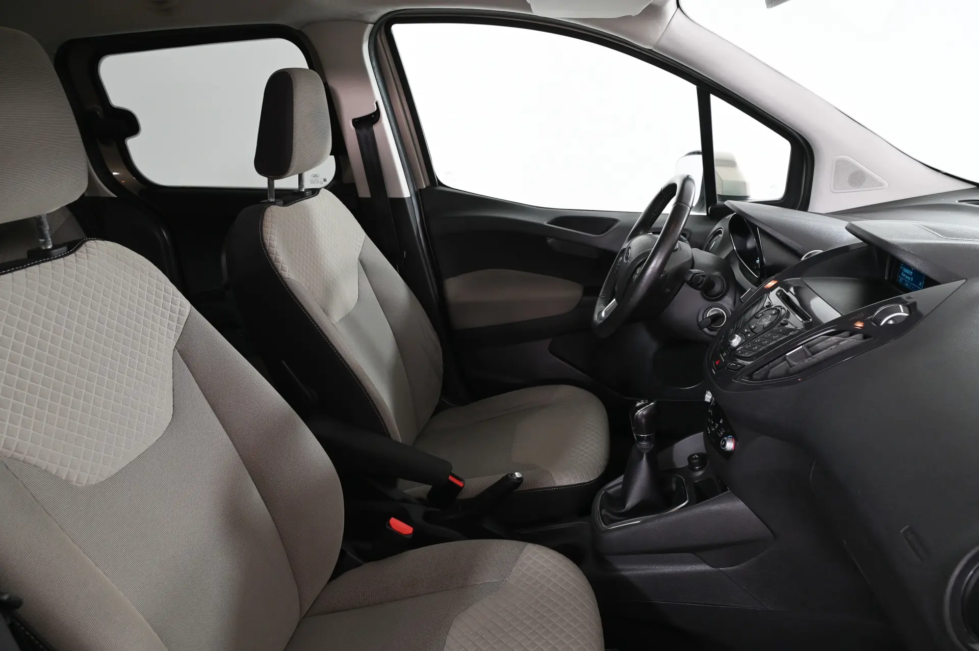 Ford Tourneo Courier 1.0 EcoBoost Titanium 21