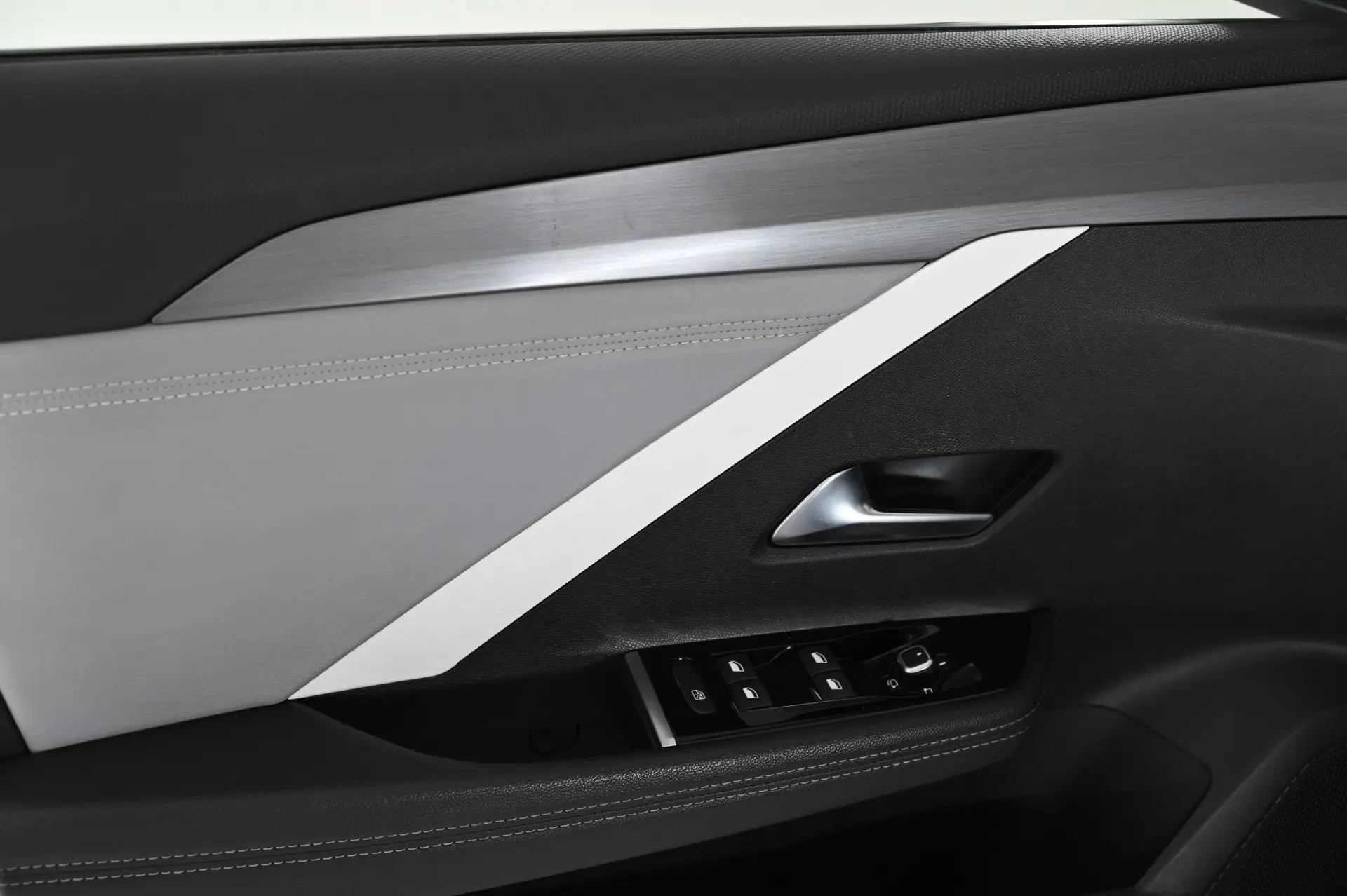 Opel Astra 1.2 T Elegance 23