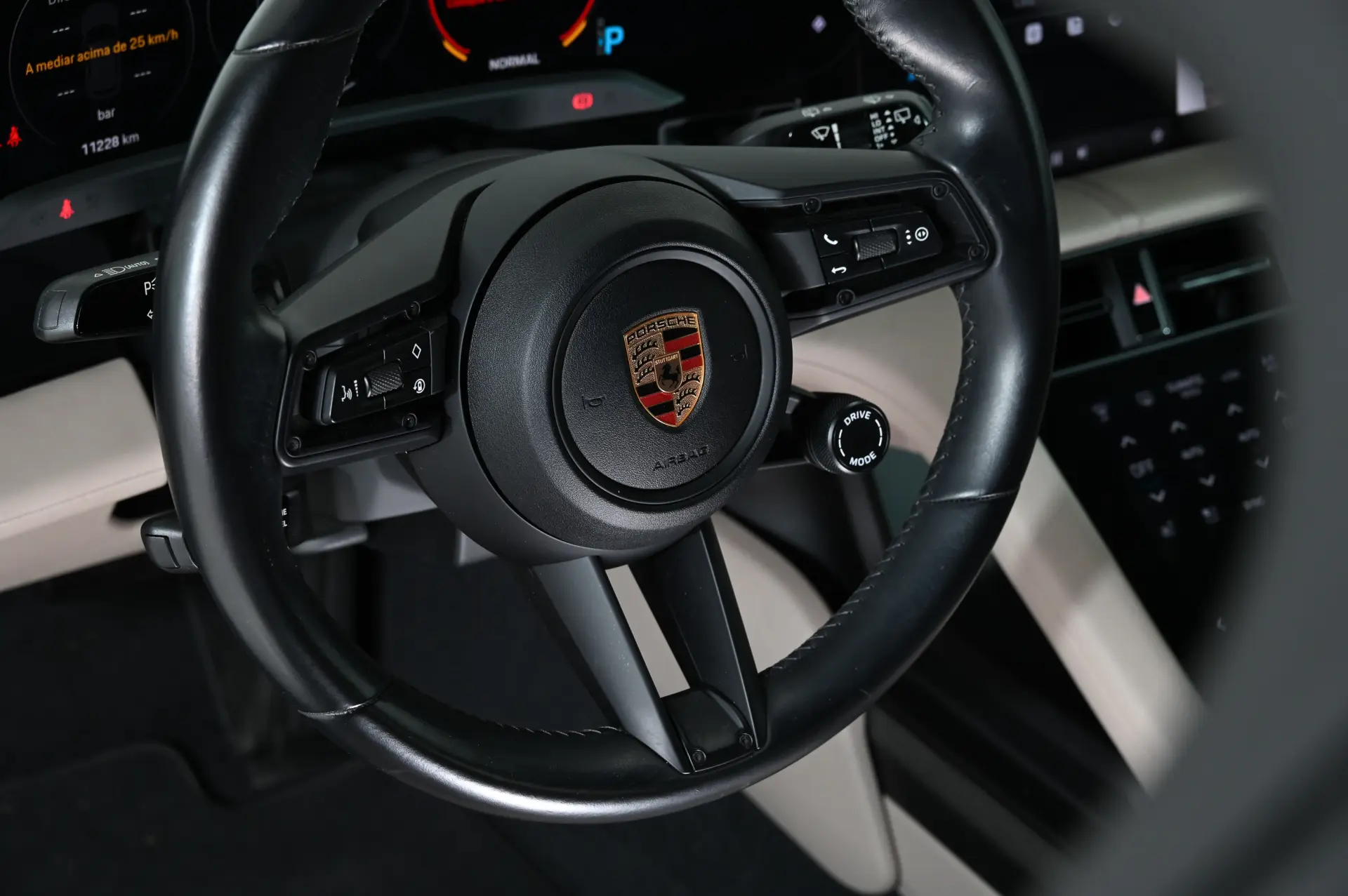 Porsche Taycan Sport Turismo 4S 18