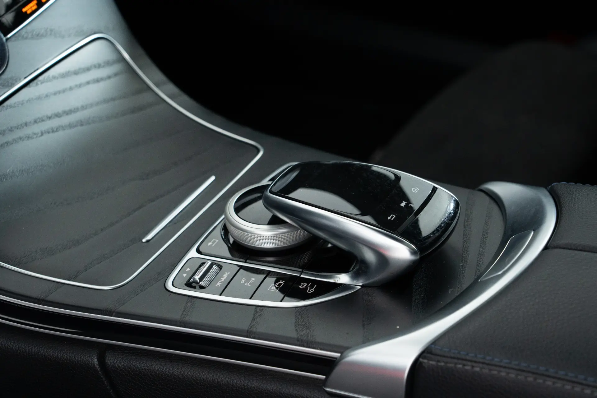 Mercedes-Benz C 300 e AMG Line 28