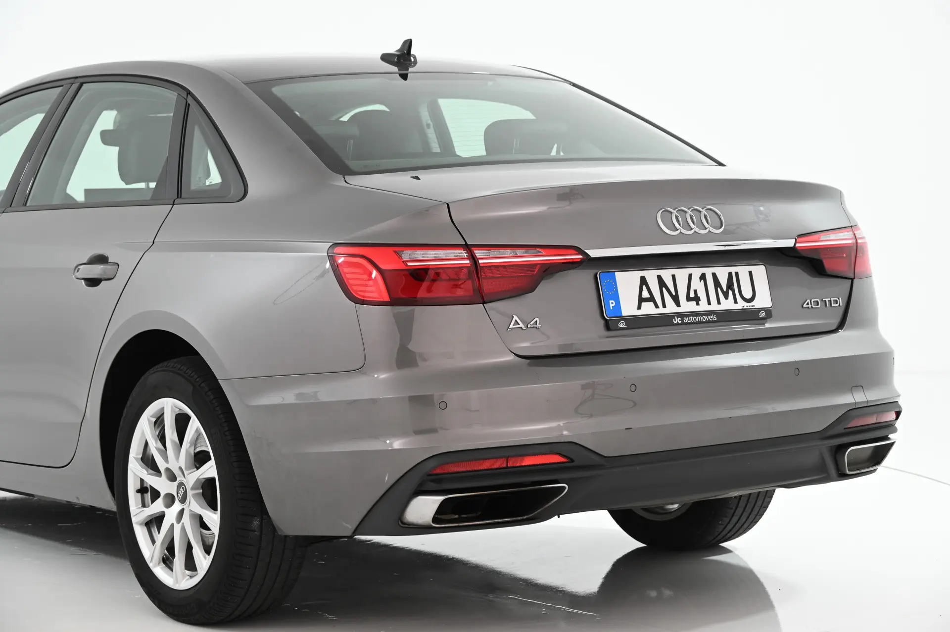 Audi A4 40 TDI S tronic 12