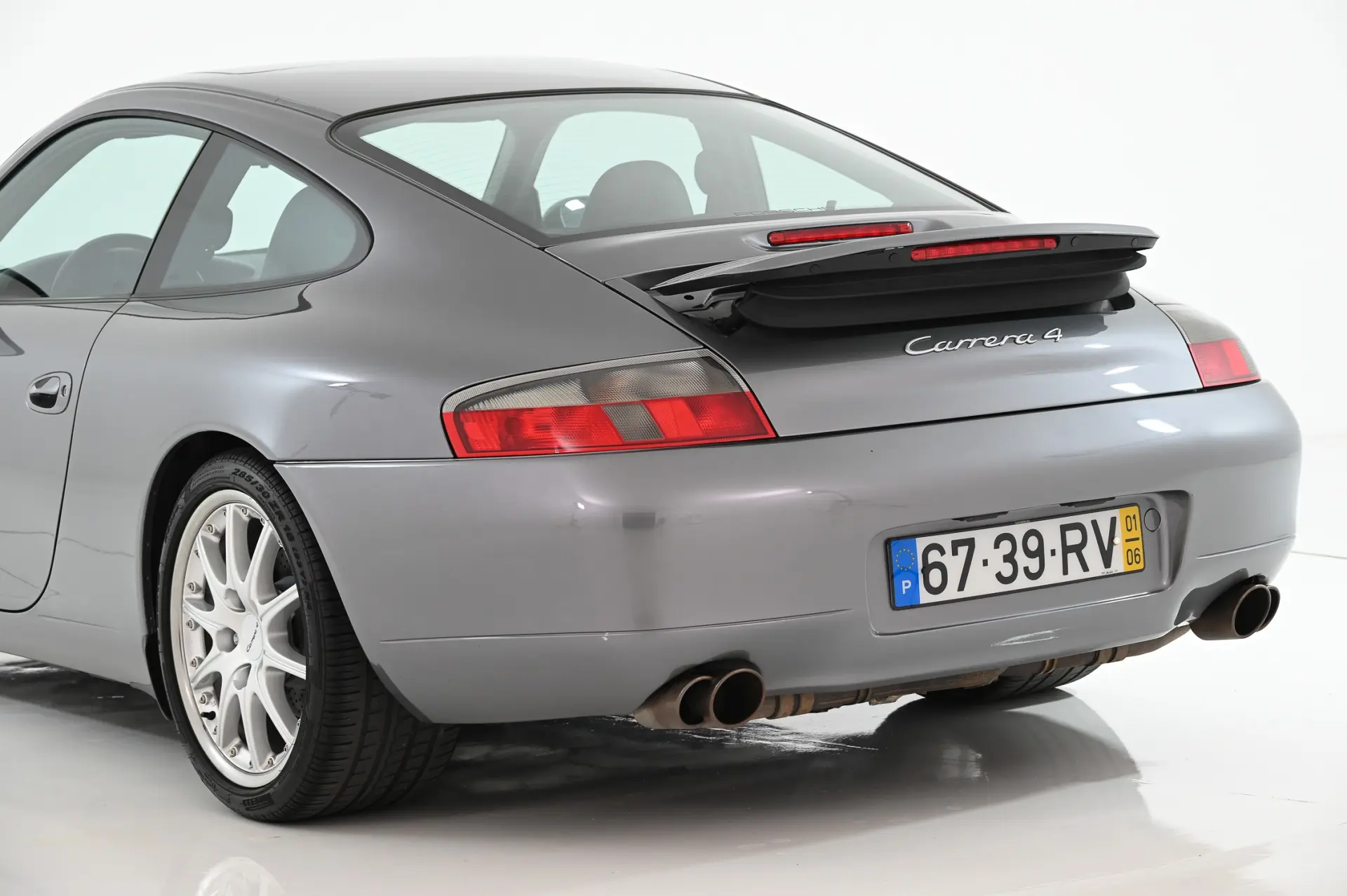 Porsche 911 (996) Carrera 4 Coupé 12