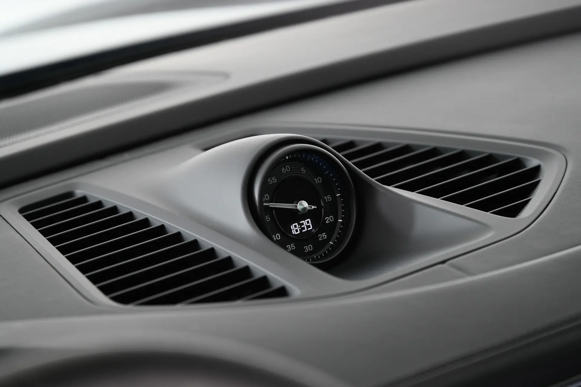 Porsche Macan Electric 4 23