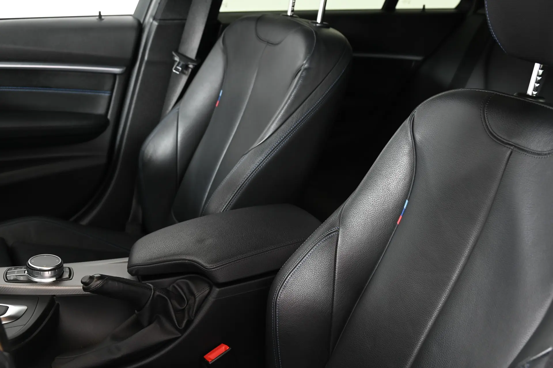 BMW 318 d Pack M Auto 23