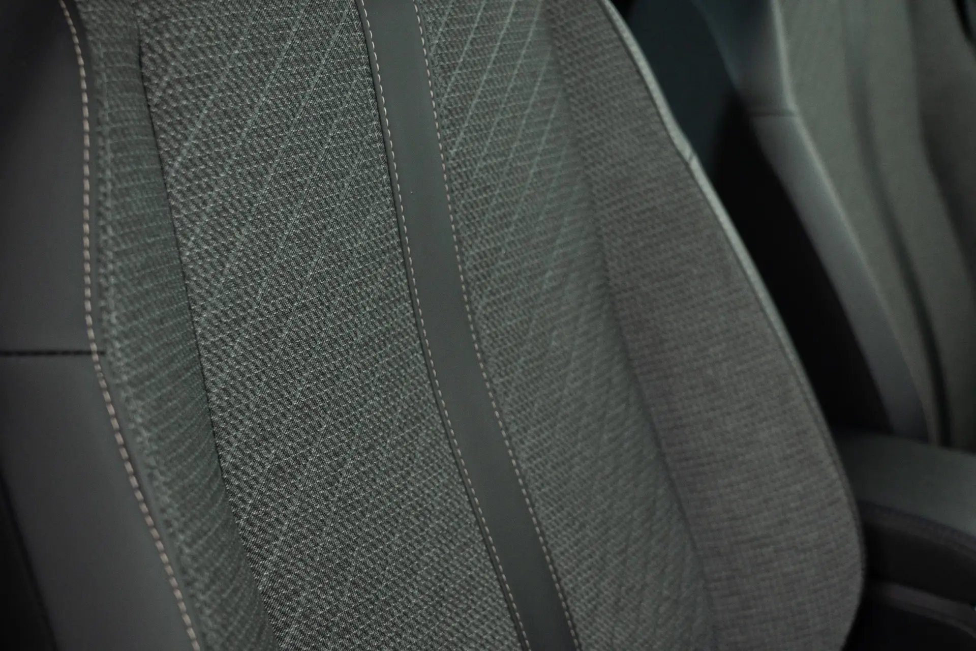 Peugeot 2008 1.2 PureTech Allure Pack EAT8 33