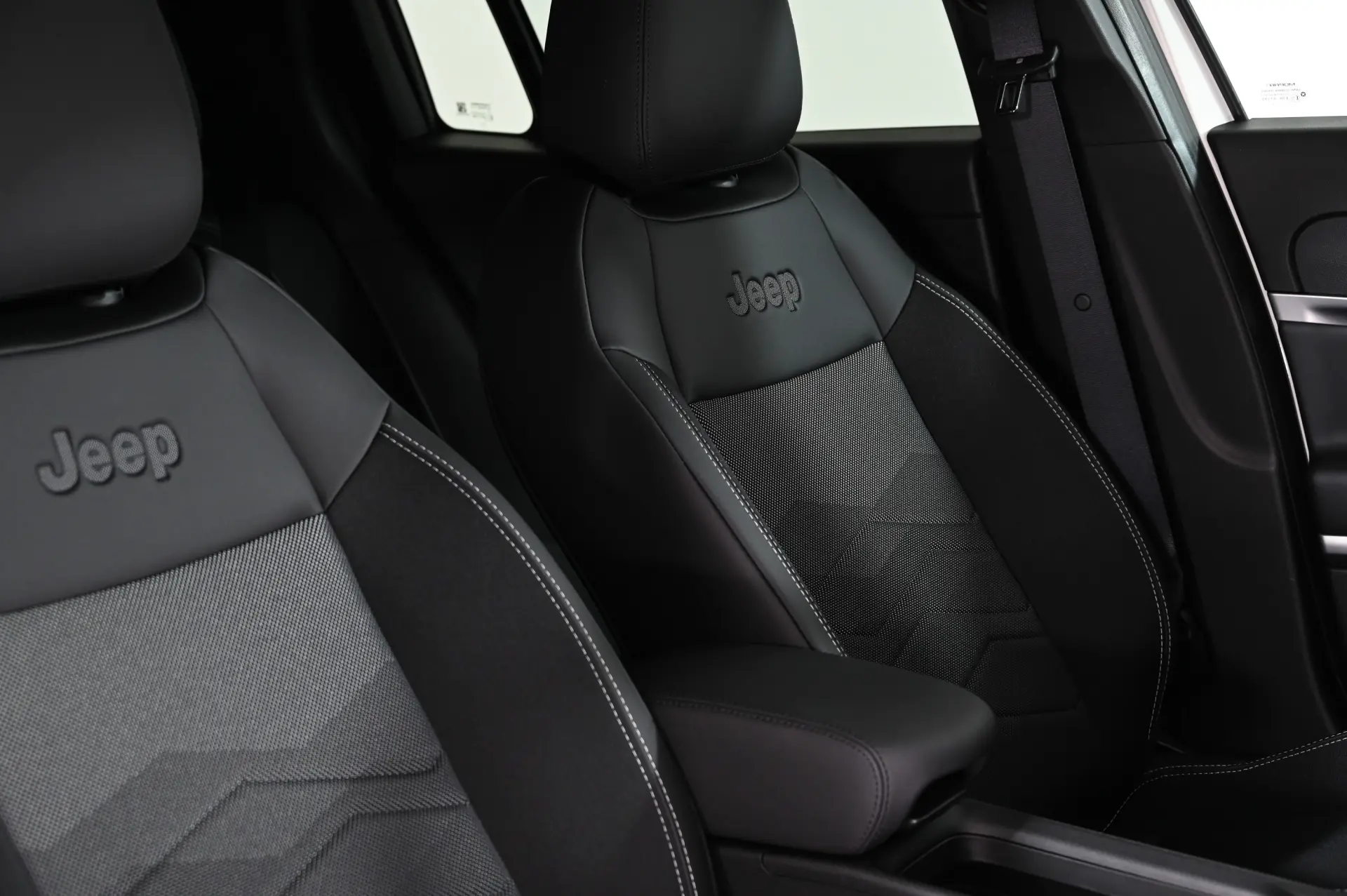 Jeep Avenger 1.2 e-Hybrid Summit DCT 26