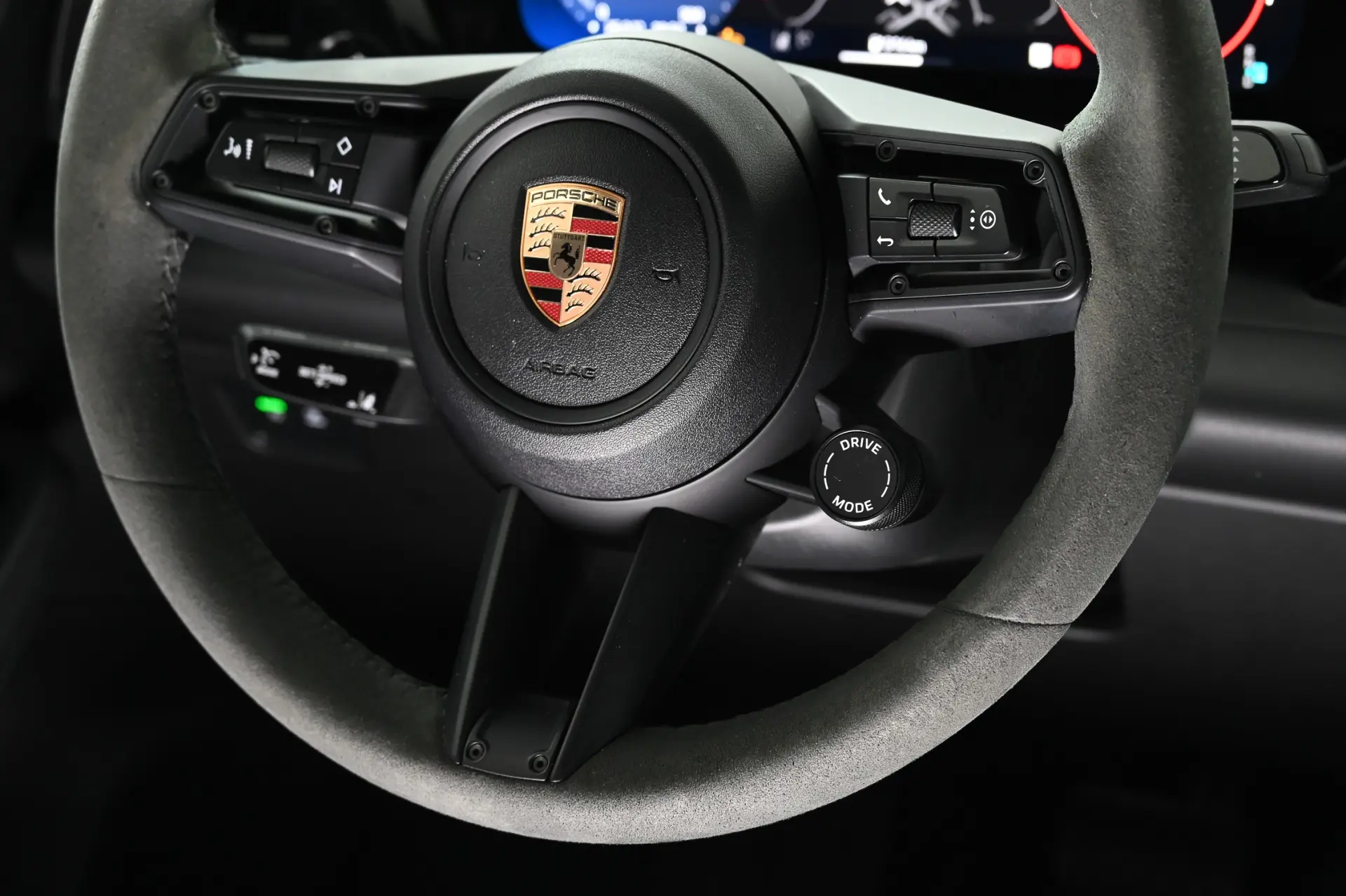 Porsche Macan Electric 4 15