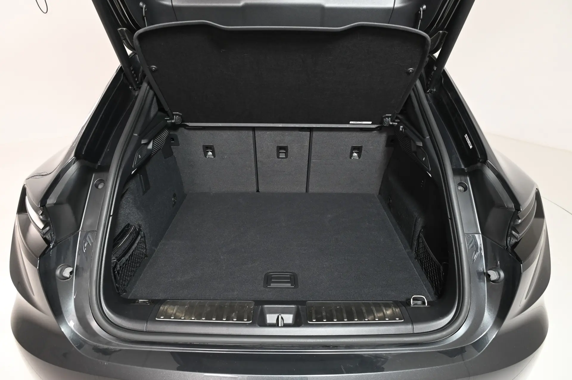 Porsche Macan Electric 4 9