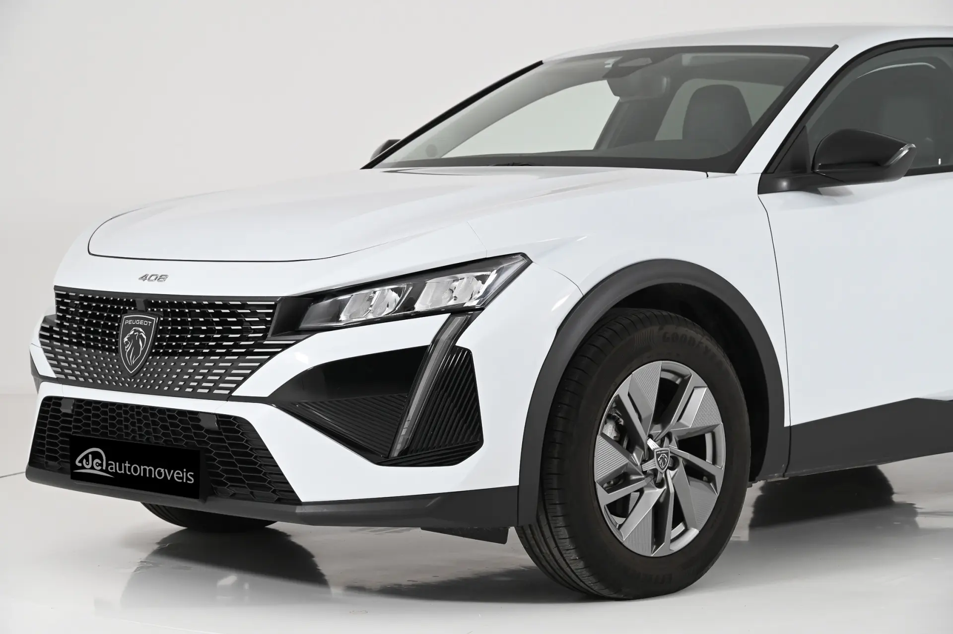 Peugeot 408 1.2 PureTech Allure EAT8 12