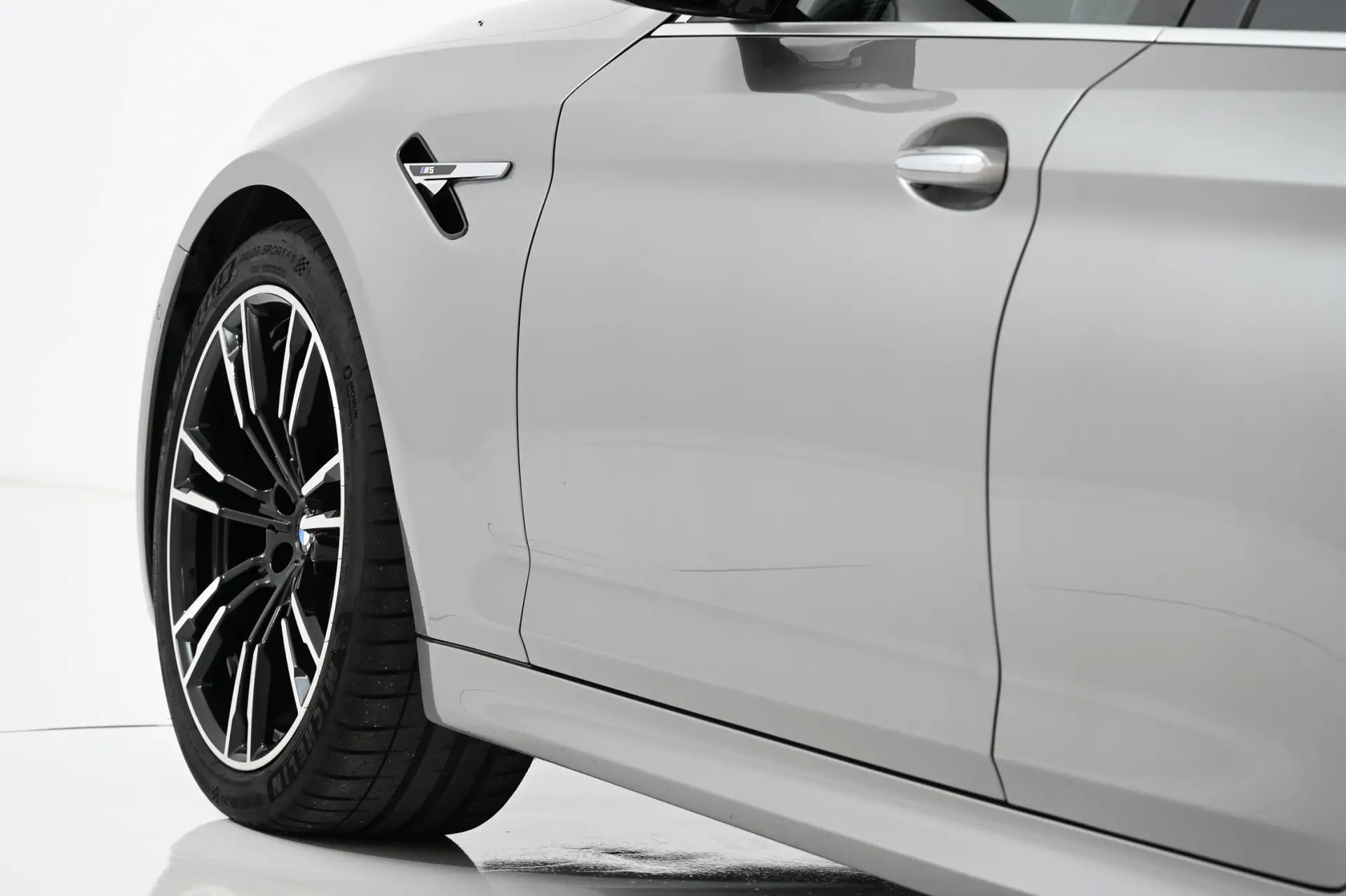 BMW M5 Standard 14